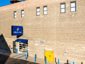 Life Storage - 3334 - Chicago - Broadway St